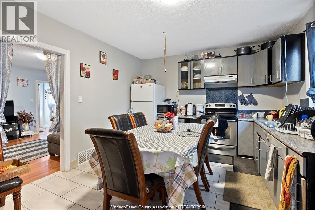 4 Hazelton Street, Leamington, ON - Indoor Photo Showing Dining Room