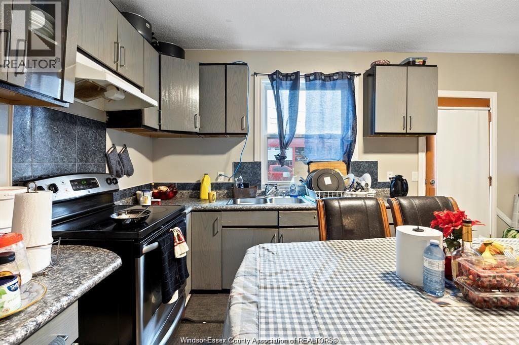 4 Hazelton Street, Leamington, ON - Indoor Photo Showing Kitchen With Double Sink