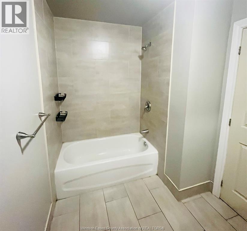 4 Hazelton Street, Leamington, ON - Indoor Photo Showing Bathroom