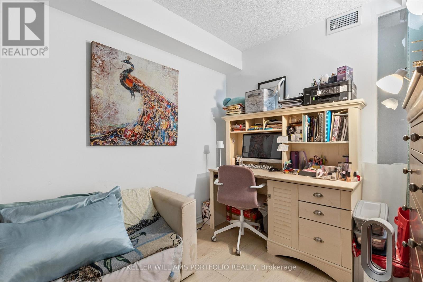 205 - 801 Bay Street, Toronto, ON - Indoor