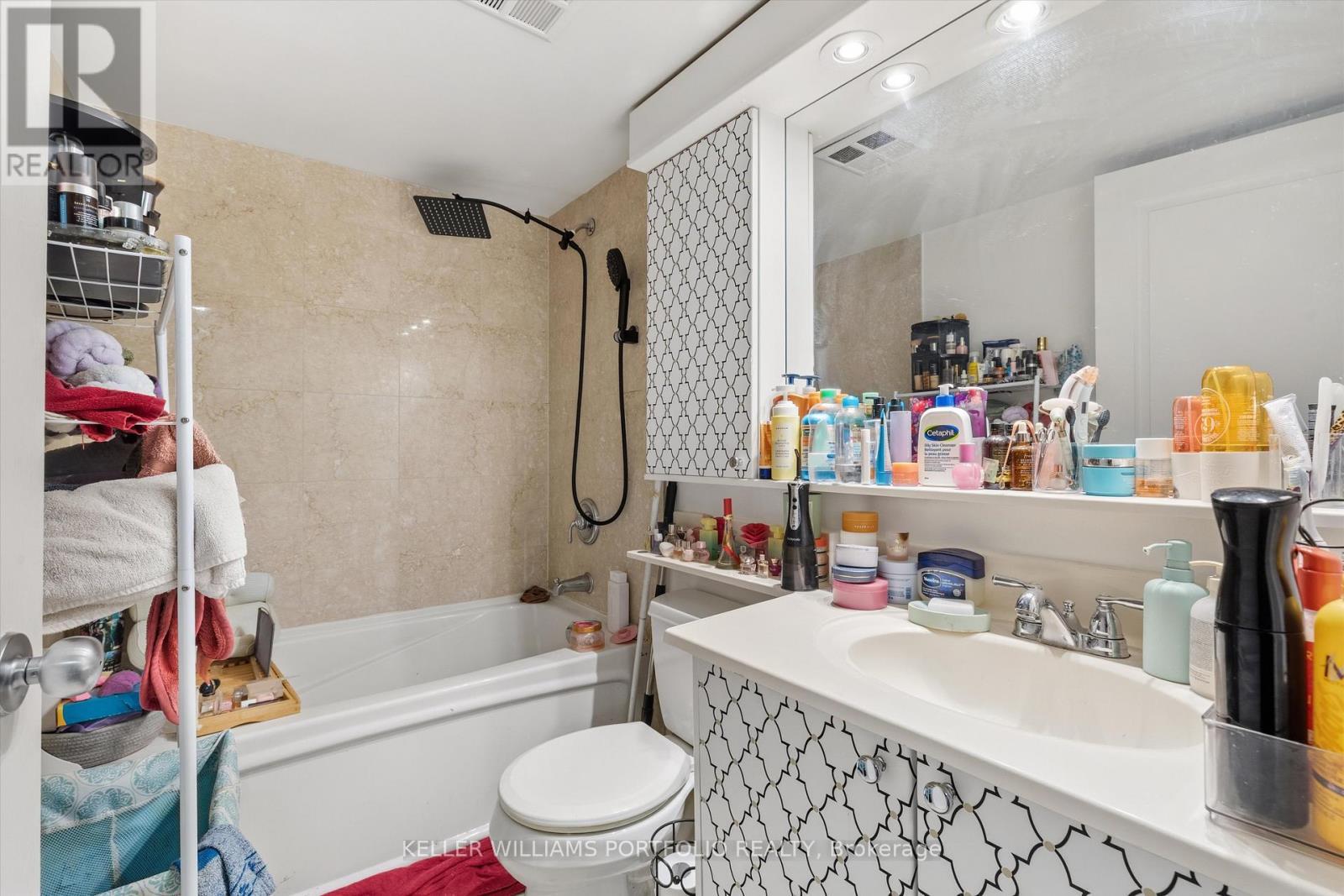 205 - 801 Bay Street, Toronto, ON - Indoor Photo Showing Bathroom