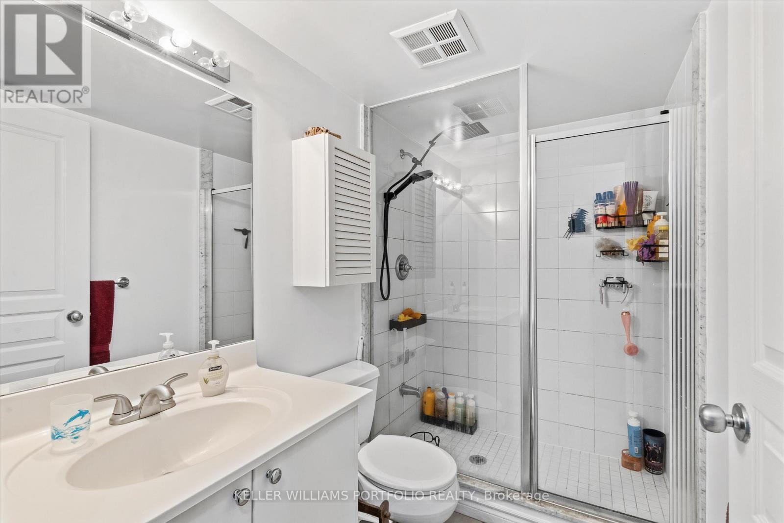 205 - 801 Bay Street, Toronto, ON - Indoor Photo Showing Bathroom