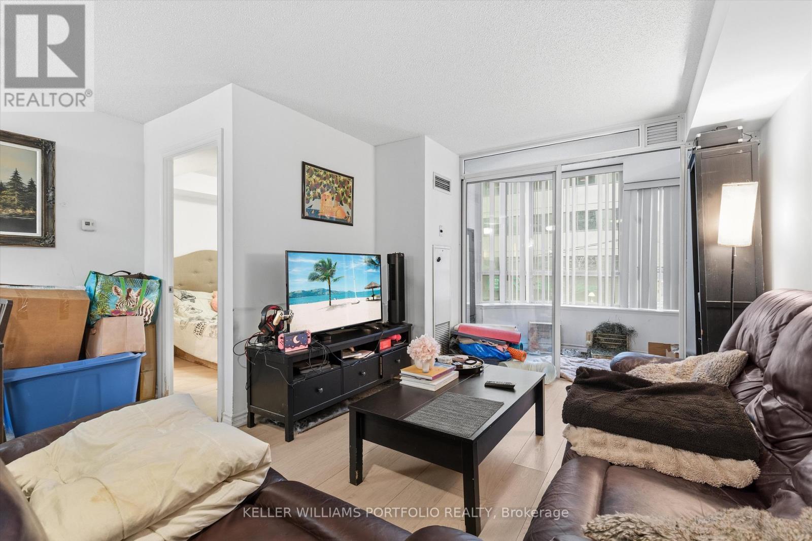 205 - 801 Bay Street, Toronto, ON - Indoor
