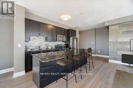 2902 - 2900 Highway 7 Road, Vaughan, ON - Indoor Photo Showing Kitchen