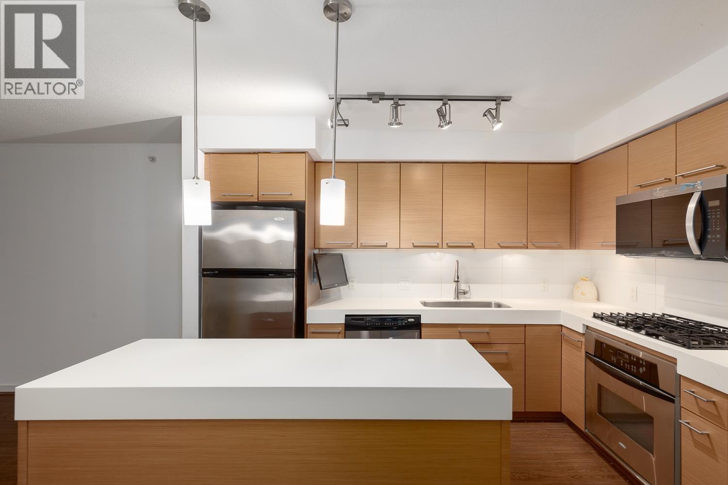 408 2770 Sophia Street, Vancouver, BC - Indoor Photo Showing Kitchen With Upgraded Kitchen