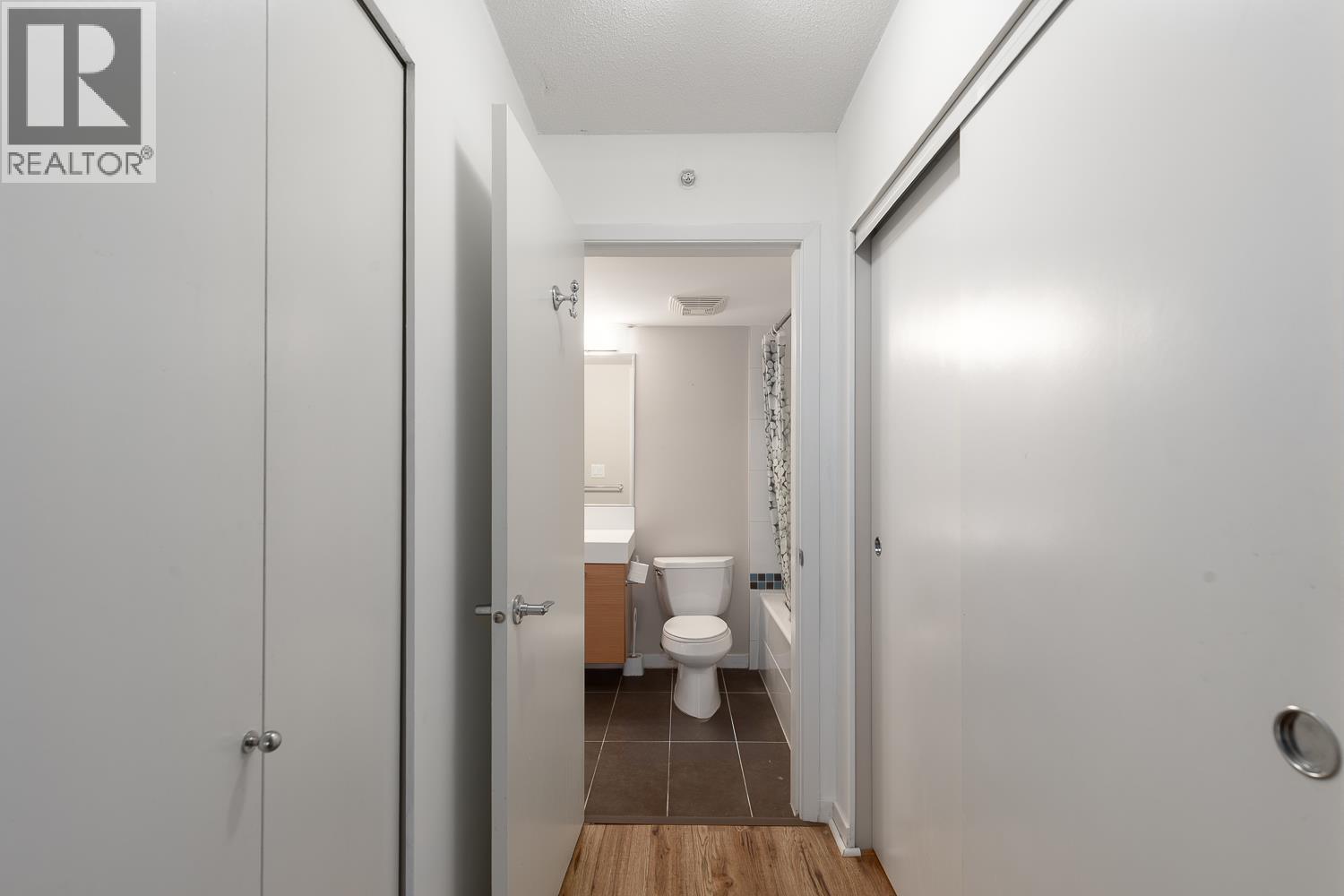 408 2770 Sophia Street, Vancouver, BC - Indoor Photo Showing Bathroom