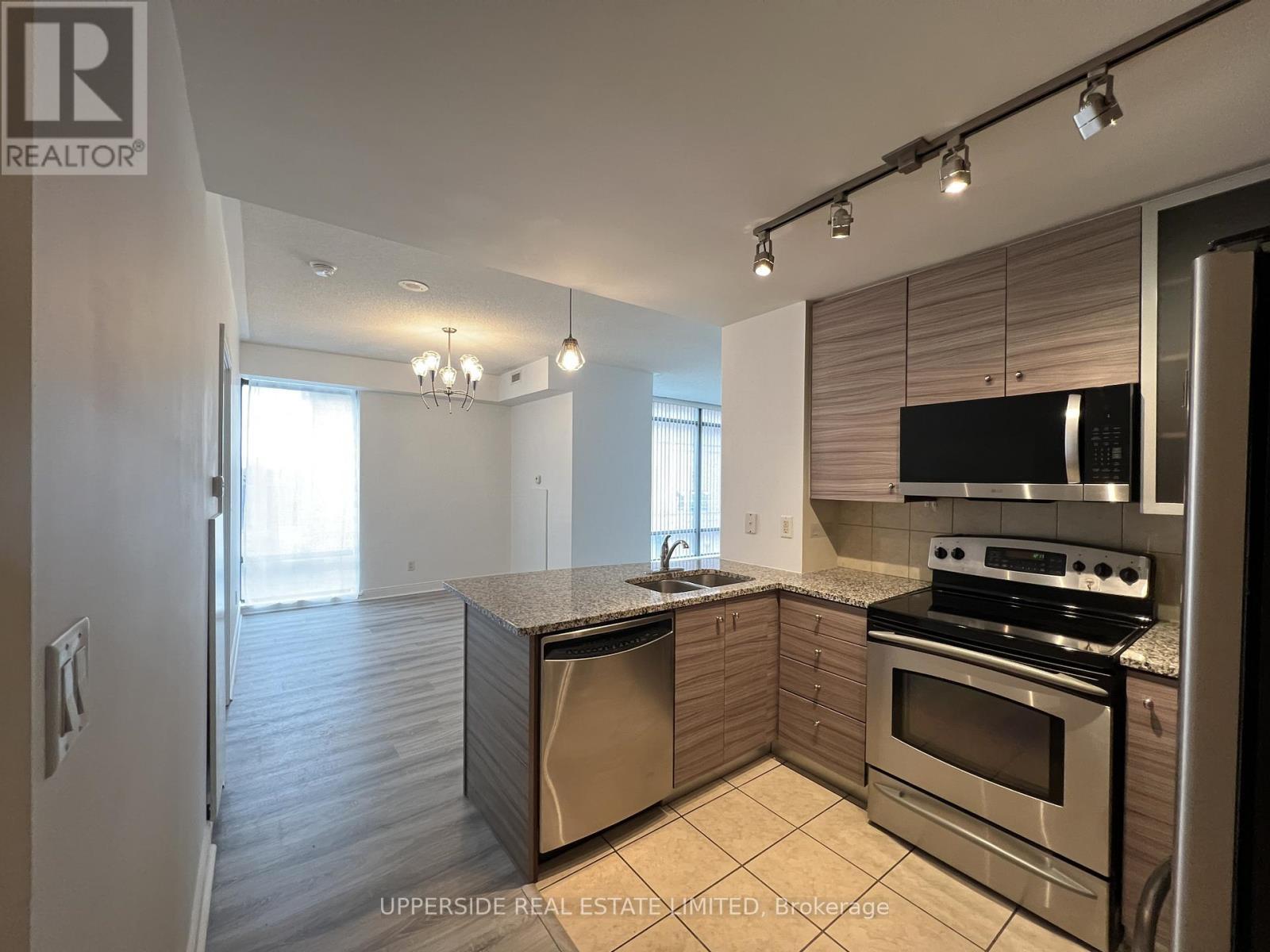 502 - 18 Yorkville Avenue, Toronto, ON - Indoor Photo Showing Kitchen With Double Sink
