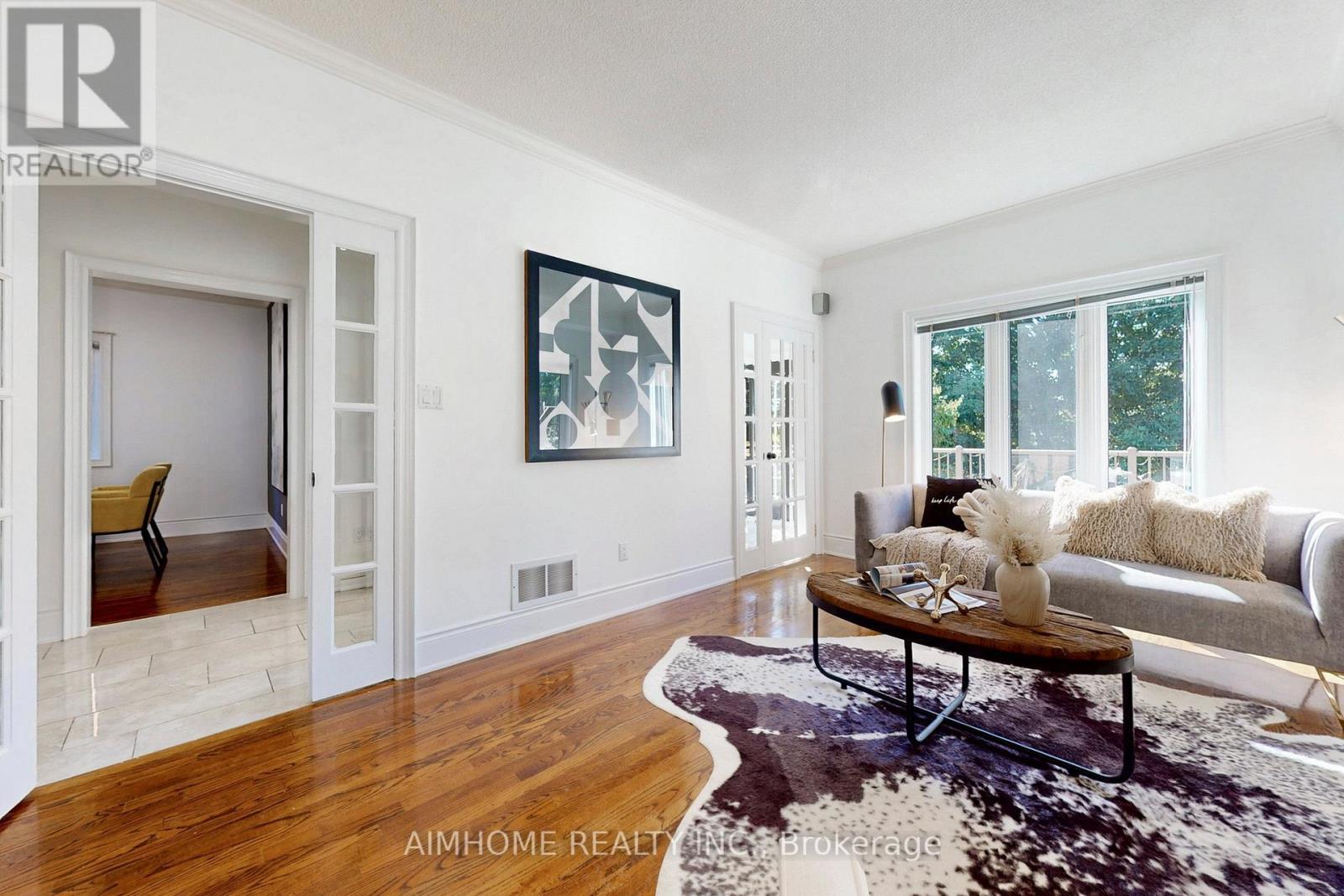 812 Foxcroft Boulevard, Newmarket, ON - Indoor Photo Showing Living Room