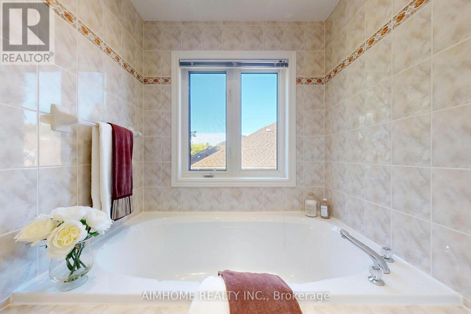 812 Foxcroft Boulevard, Newmarket, ON - Indoor Photo Showing Bathroom