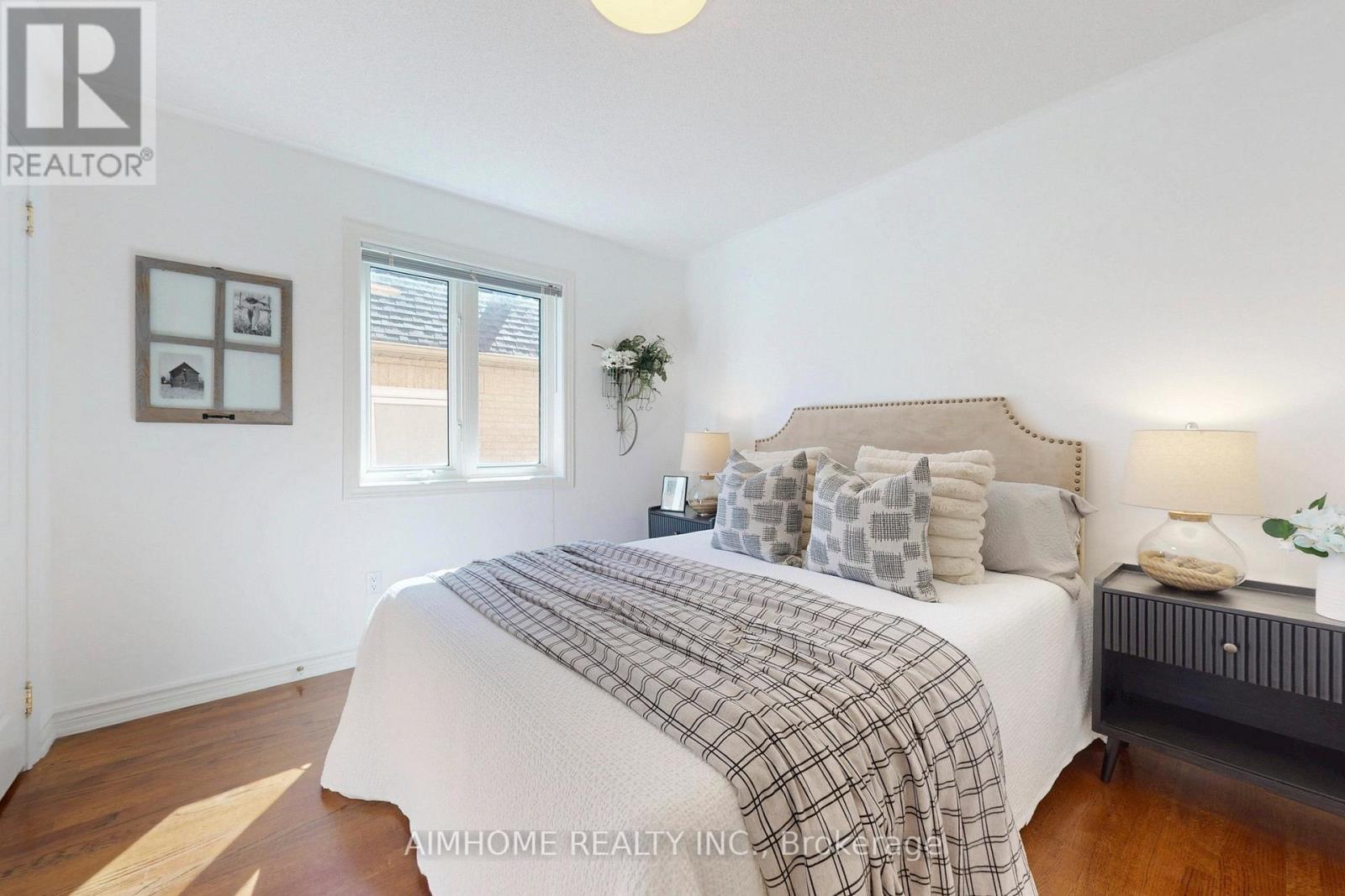 812 Foxcroft Boulevard, Newmarket, ON - Indoor Photo Showing Bedroom