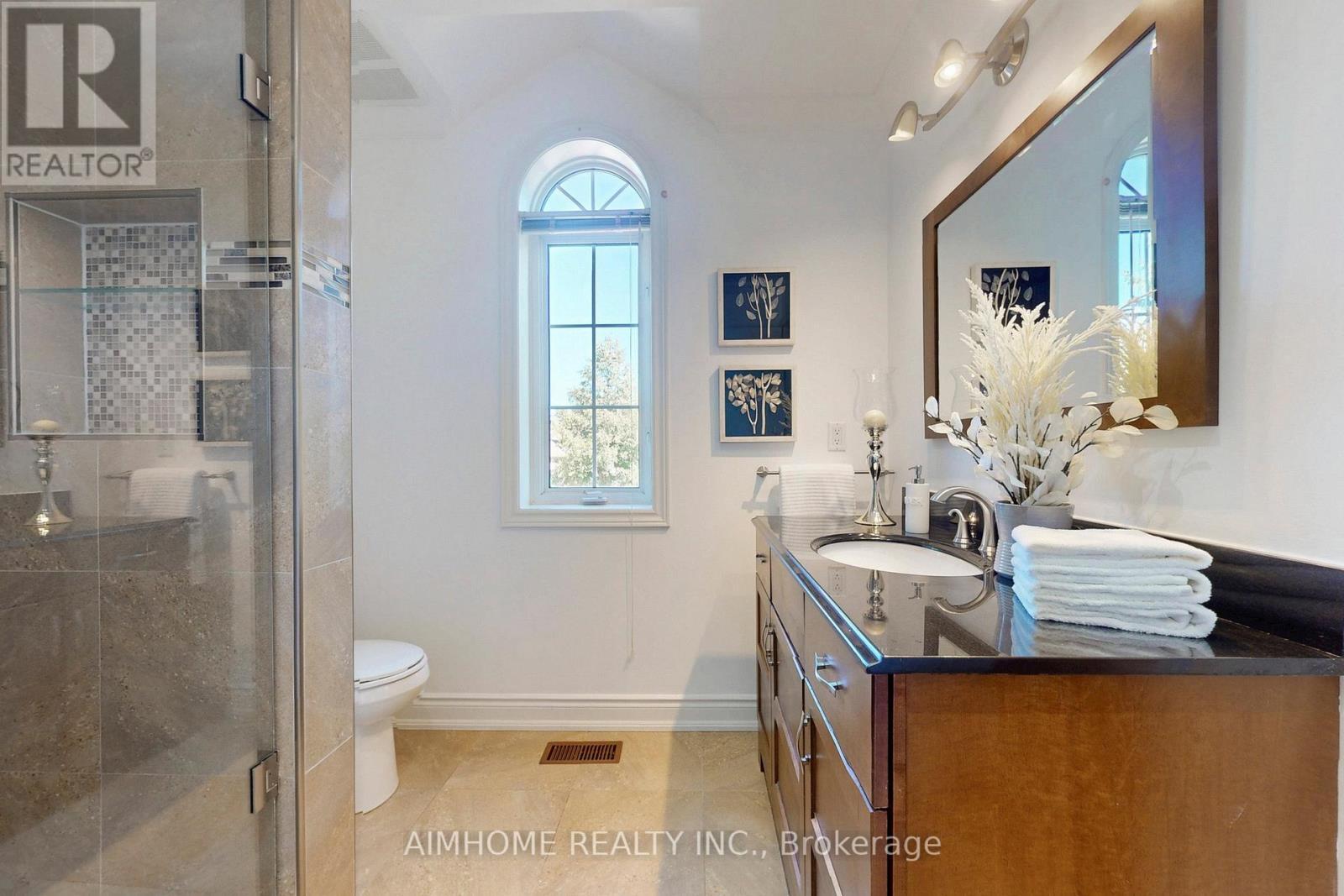 812 Foxcroft Boulevard, Newmarket, ON - Indoor Photo Showing Bathroom