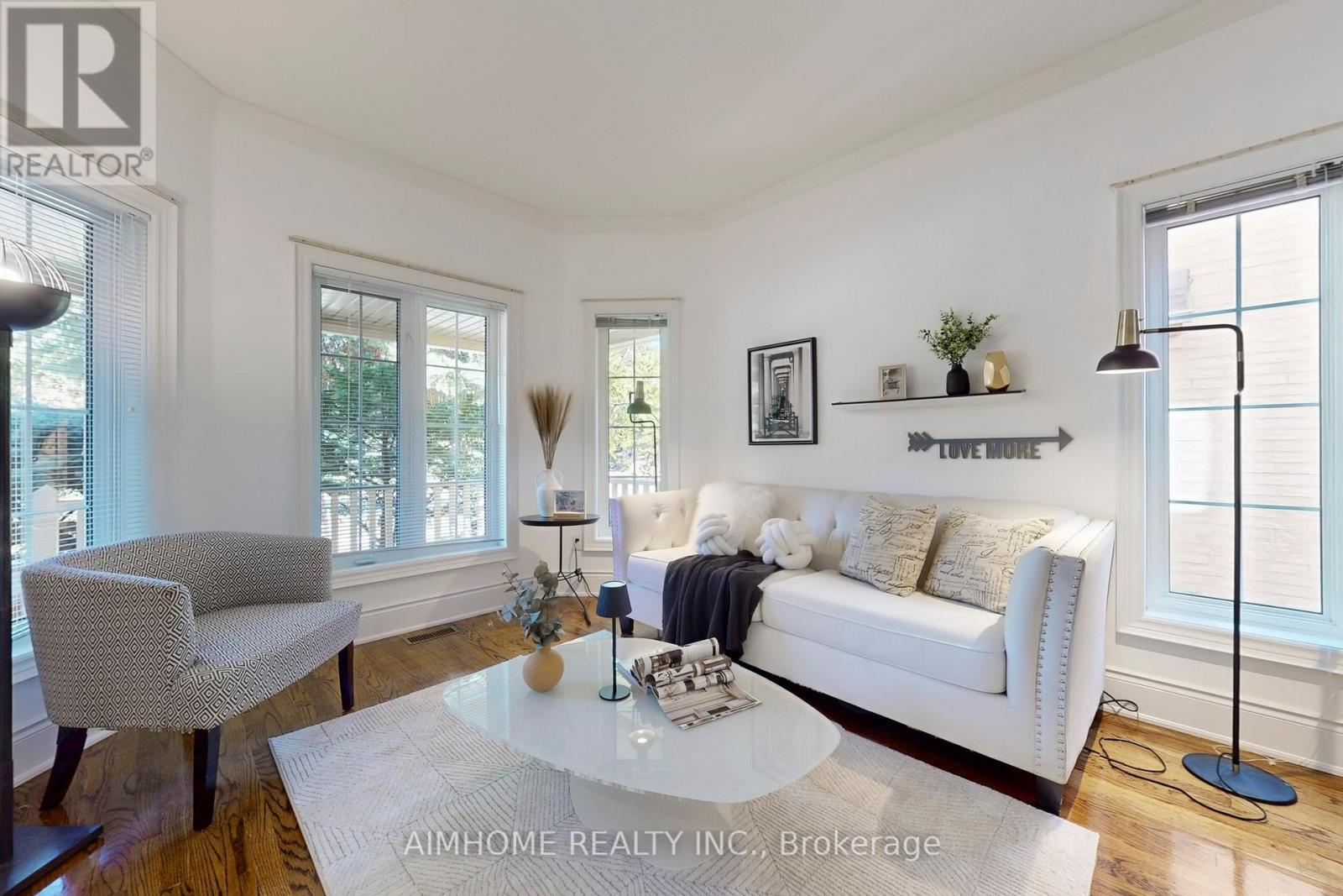 812 Foxcroft Boulevard, Newmarket, ON - Indoor Photo Showing Living Room