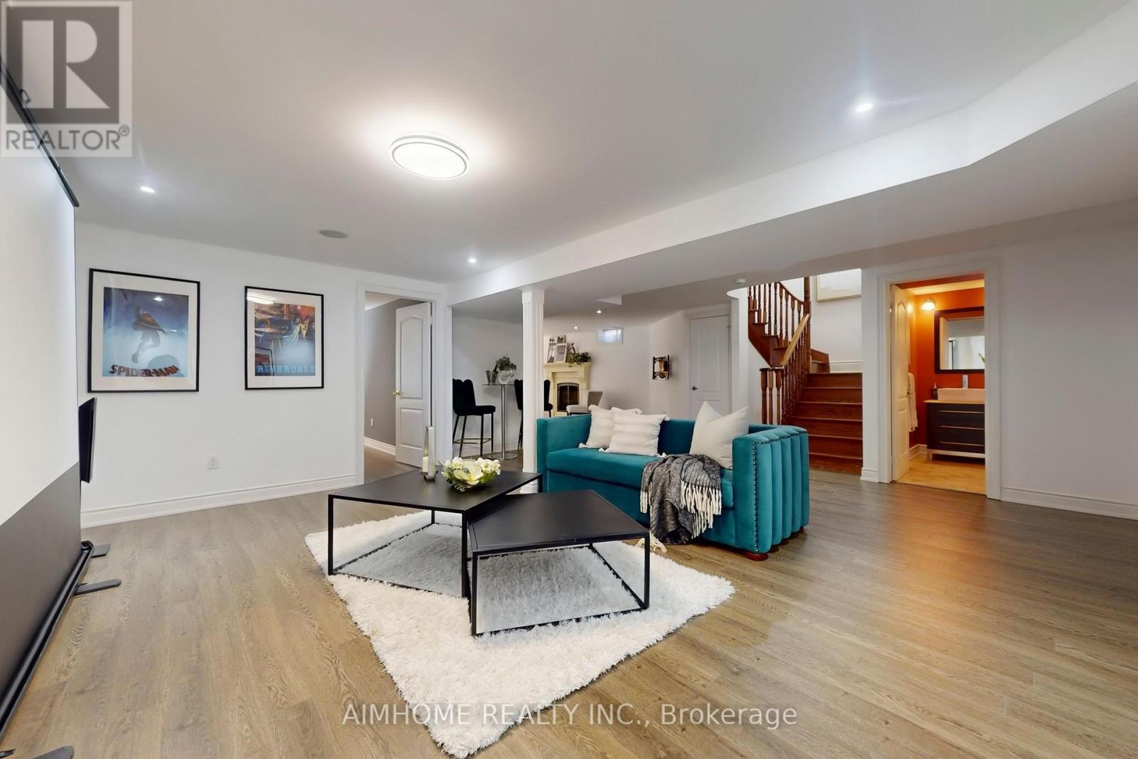 812 Foxcroft Boulevard, Newmarket, ON - Indoor Photo Showing Living Room