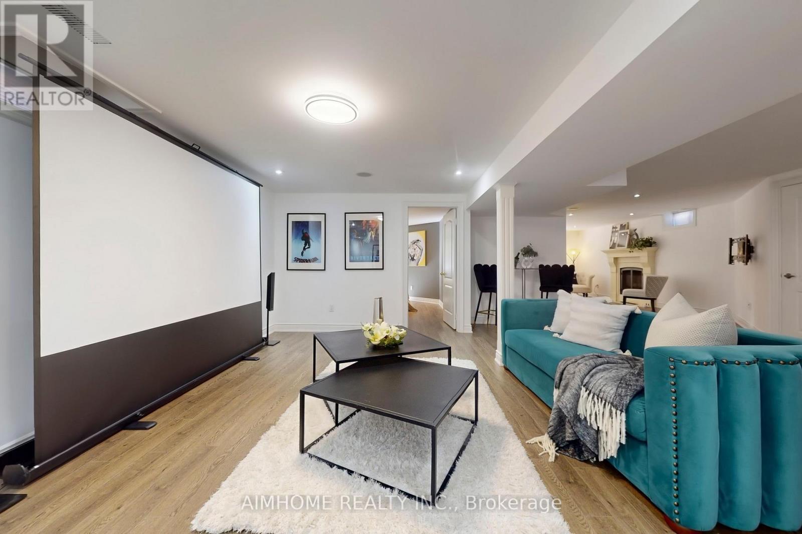 812 Foxcroft Boulevard, Newmarket, ON - Indoor Photo Showing Living Room