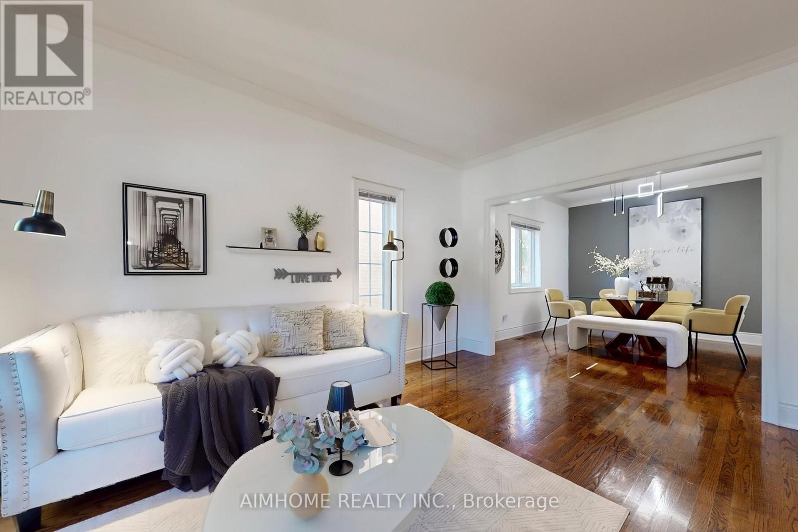 812 Foxcroft Boulevard, Newmarket, ON - Indoor Photo Showing Living Room