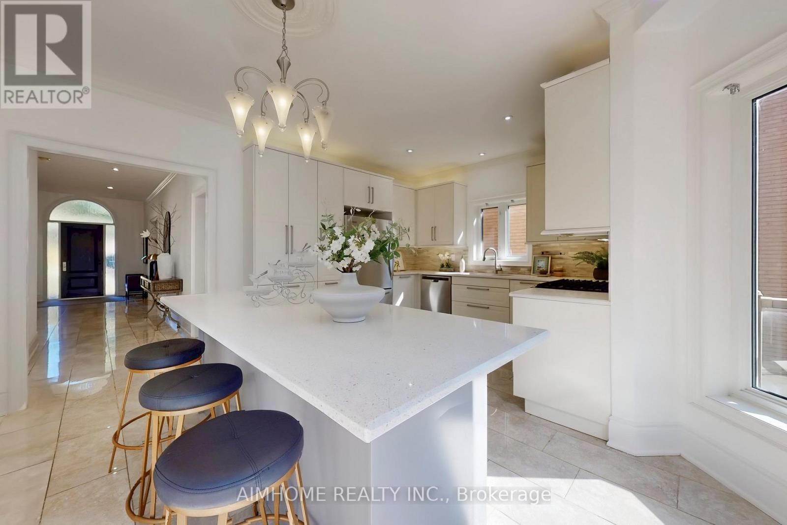 812 Foxcroft Boulevard, Newmarket, ON - Indoor