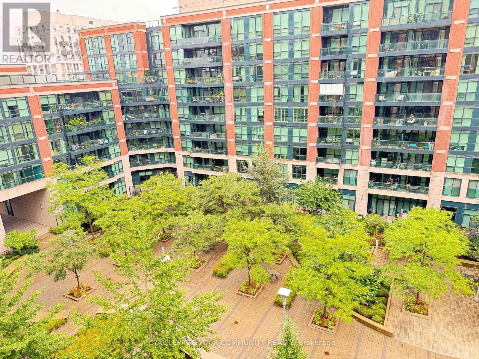 740 - 525 Wilson Avenue, Toronto, ON - Outdoor