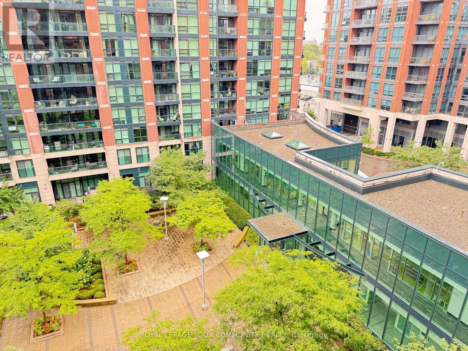 740 - 525 Wilson Avenue, Toronto, ON - Outdoor