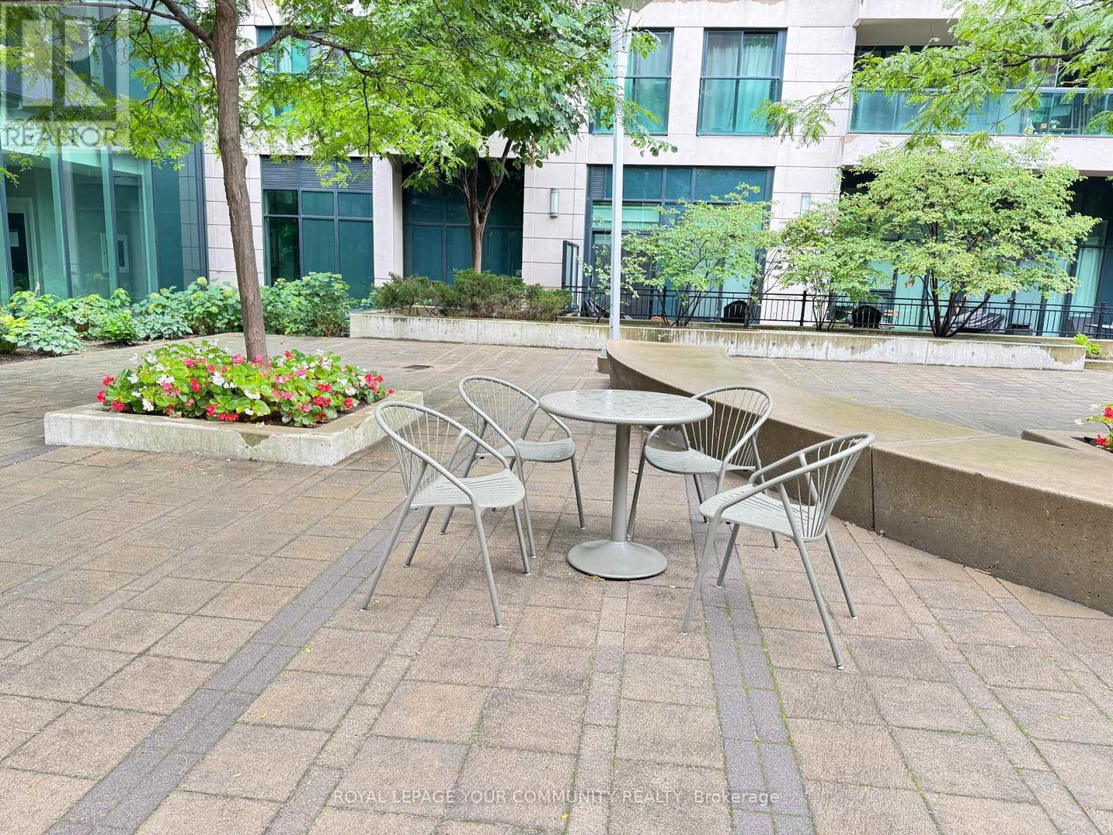 740 - 525 Wilson Avenue, Toronto, ON - Outdoor