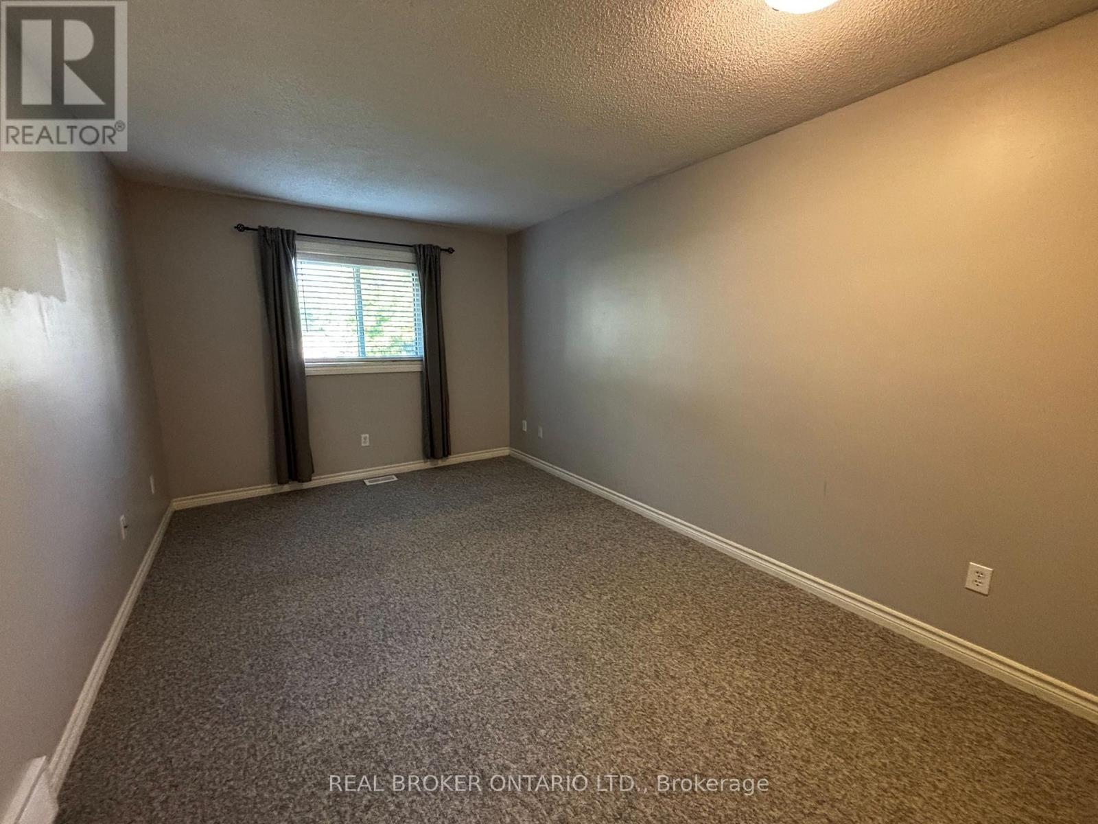 Upper - 102 Bonaventure Drive, London East, ON - Indoor Photo Showing Other Room