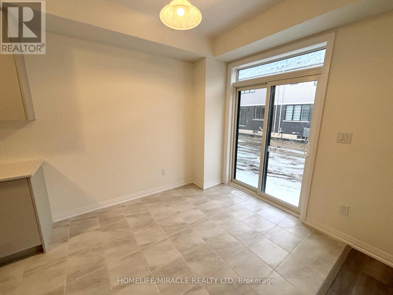 91 Marche Drive, Haldimand, ON - Indoor Photo Showing Other Room