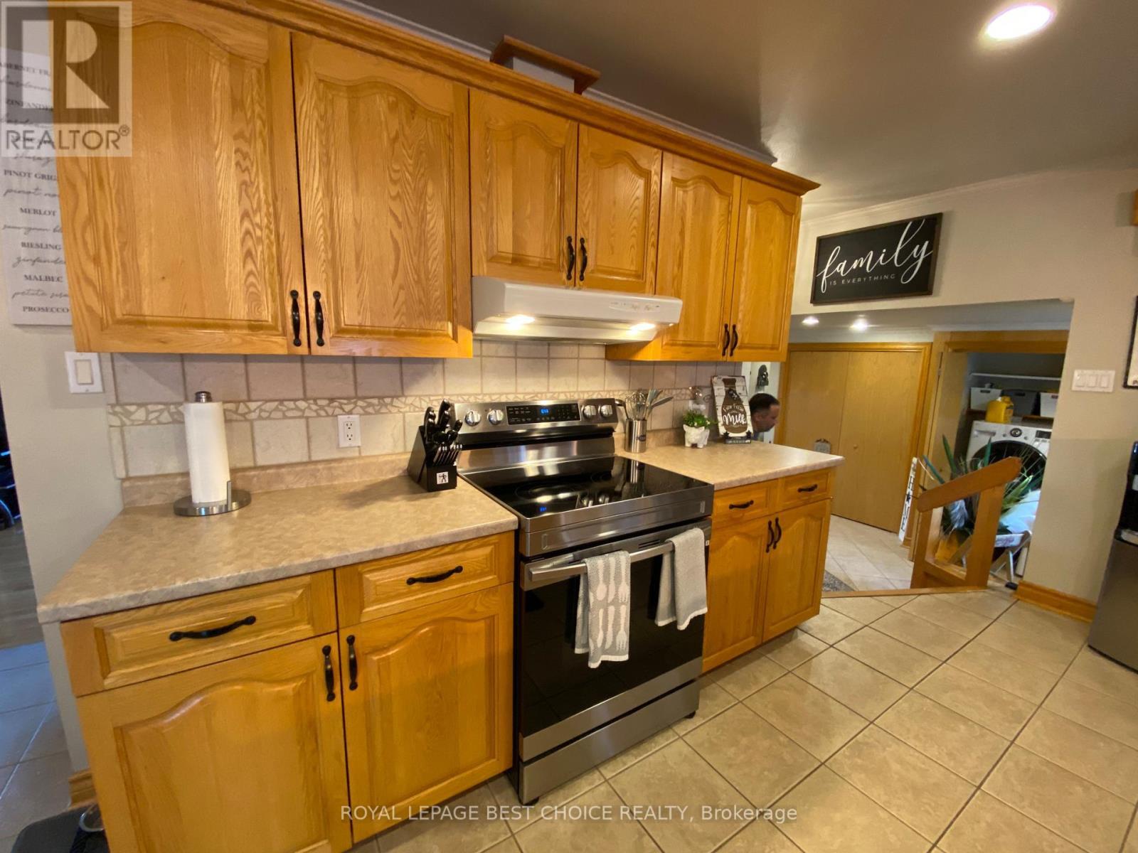 140 Caroline Court, Temiskaming Shores (New Liskeard), ON - Indoor Photo Showing Kitchen