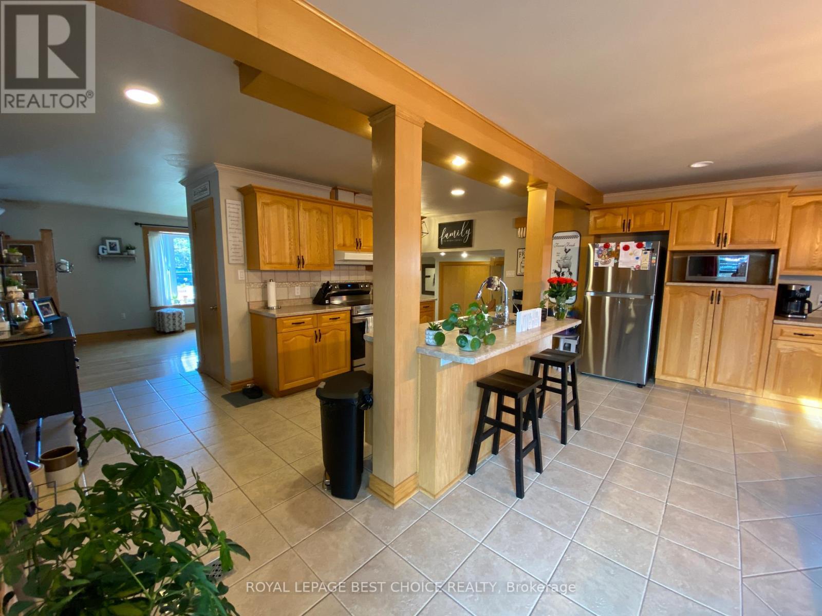 140 Caroline Court, Temiskaming Shores (New Liskeard), ON - Indoor Photo Showing Kitchen