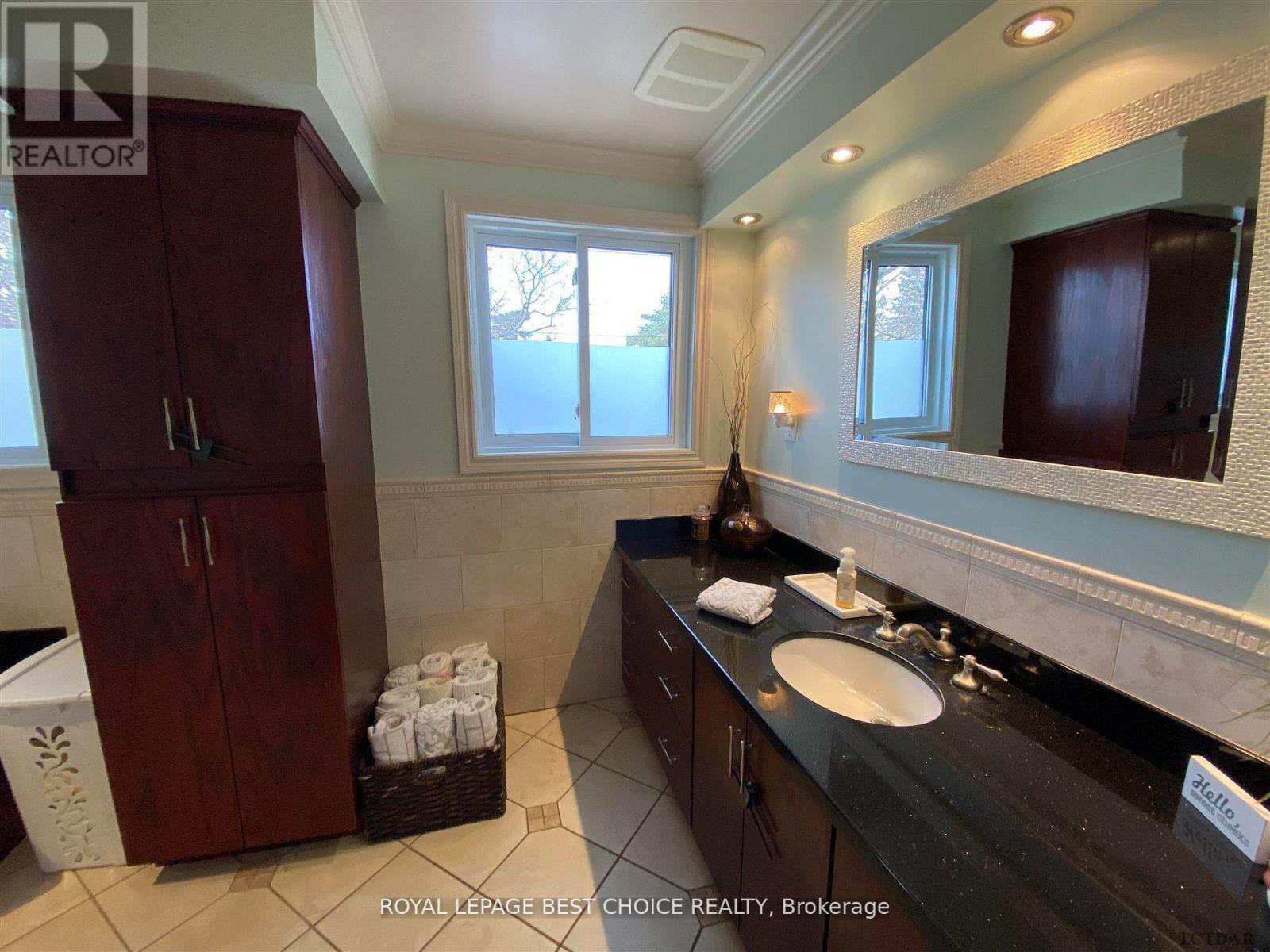 140 Caroline Court, Temiskaming Shores (New Liskeard), ON - Indoor Photo Showing Bathroom