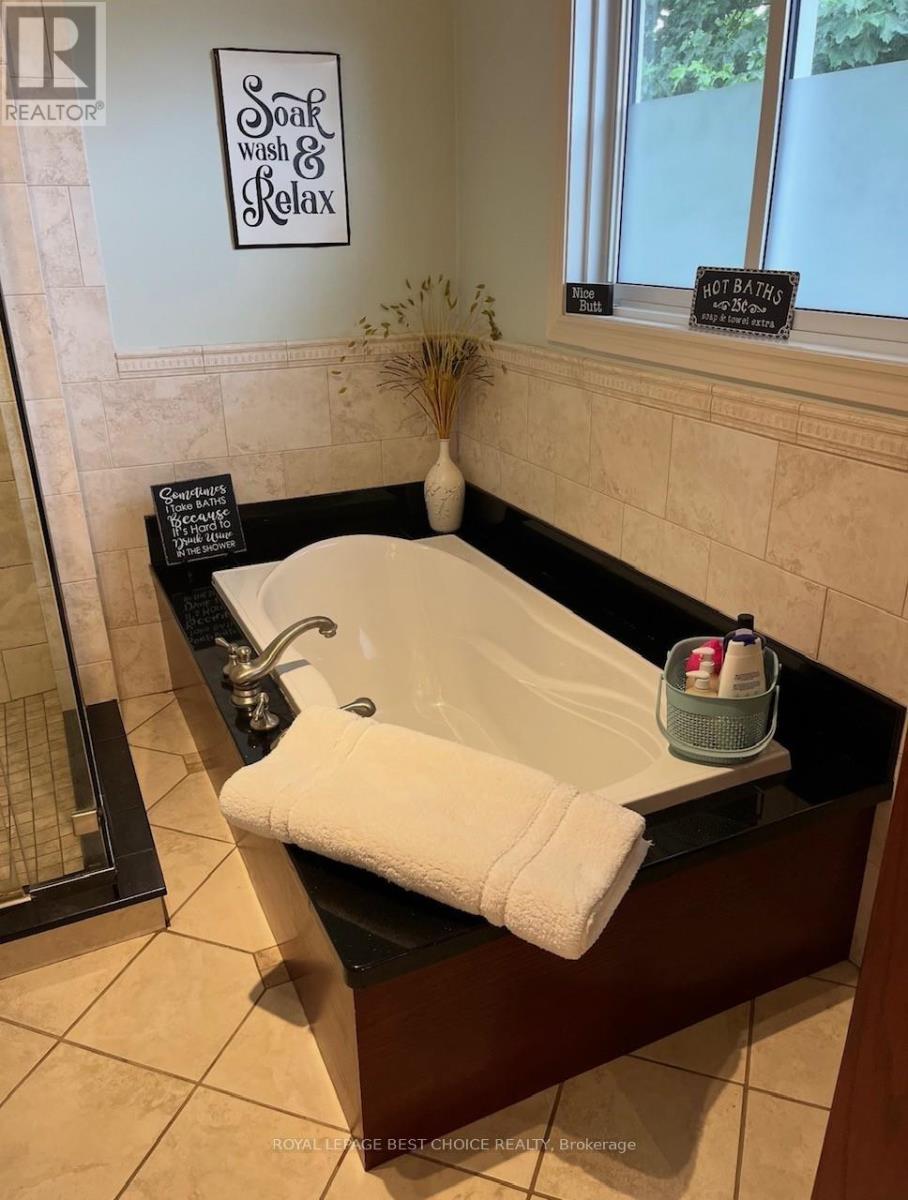140 Caroline Court, Temiskaming Shores (New Liskeard), ON - Indoor Photo Showing Bathroom