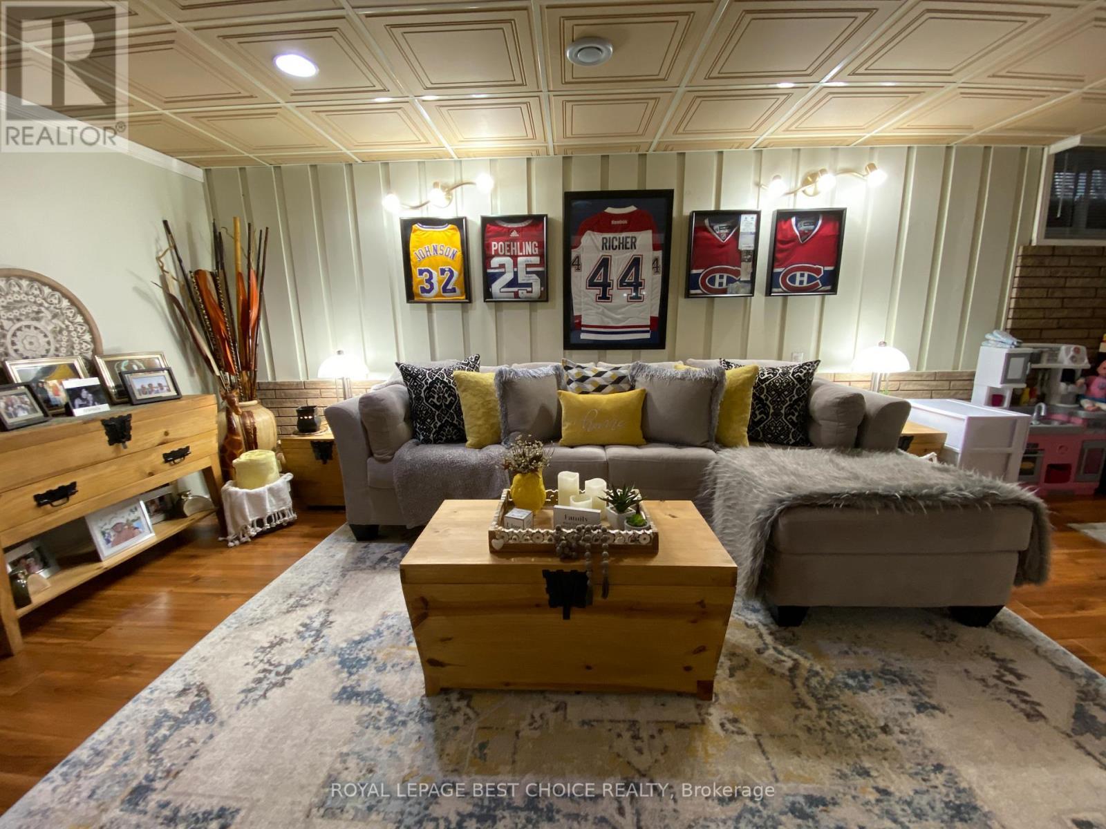 140 Caroline Court, Temiskaming Shores (New Liskeard), ON - Indoor Photo Showing Living Room