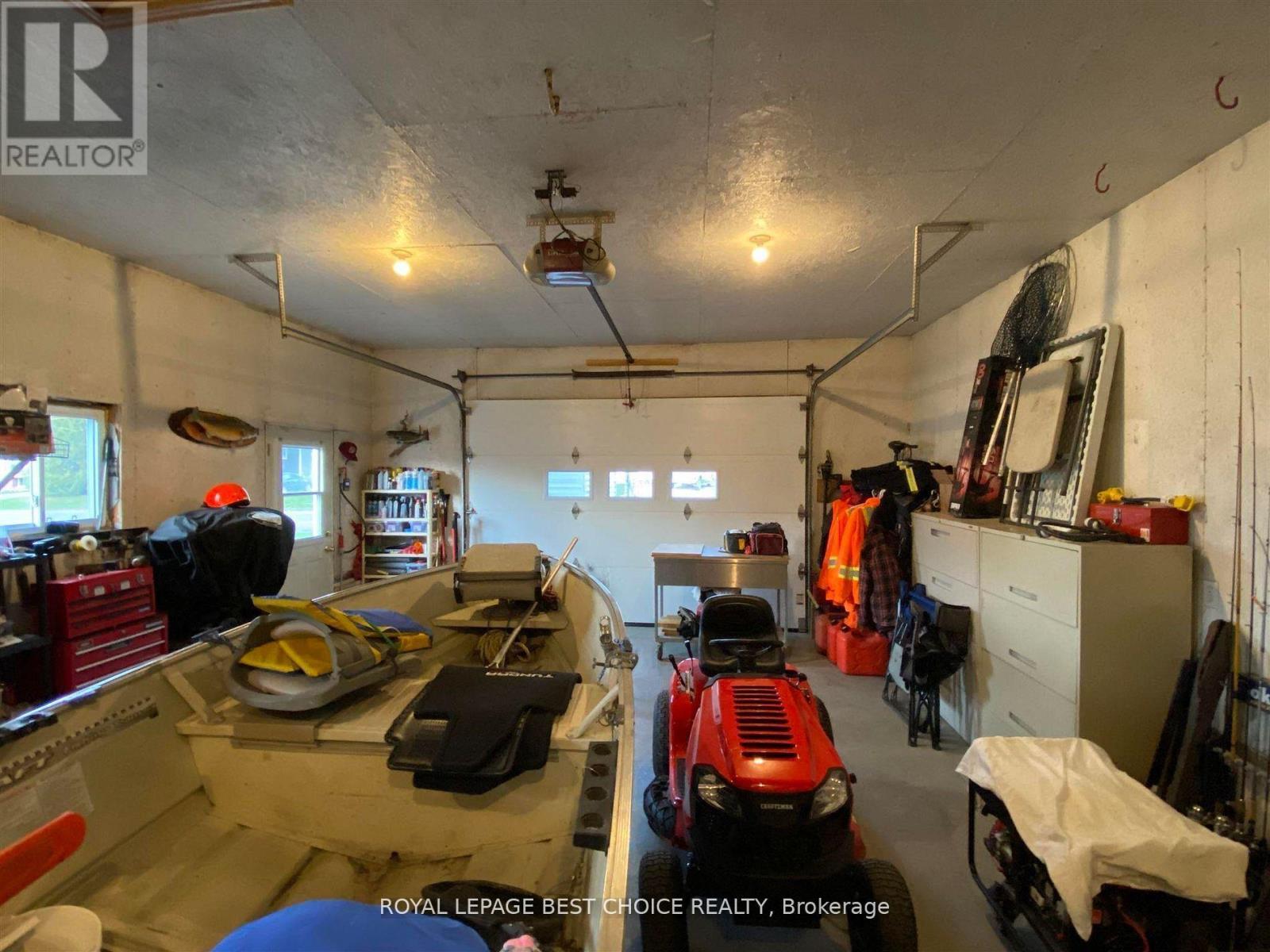 140 Caroline Court, Temiskaming Shores (New Liskeard), ON - Indoor Photo Showing Garage