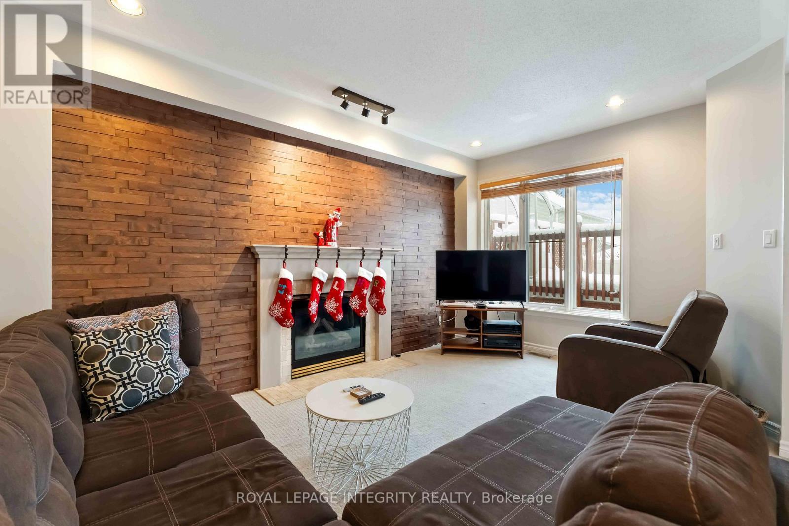 2165 Sojourn Street, Ottawa, ON - Indoor Photo Showing Living Room