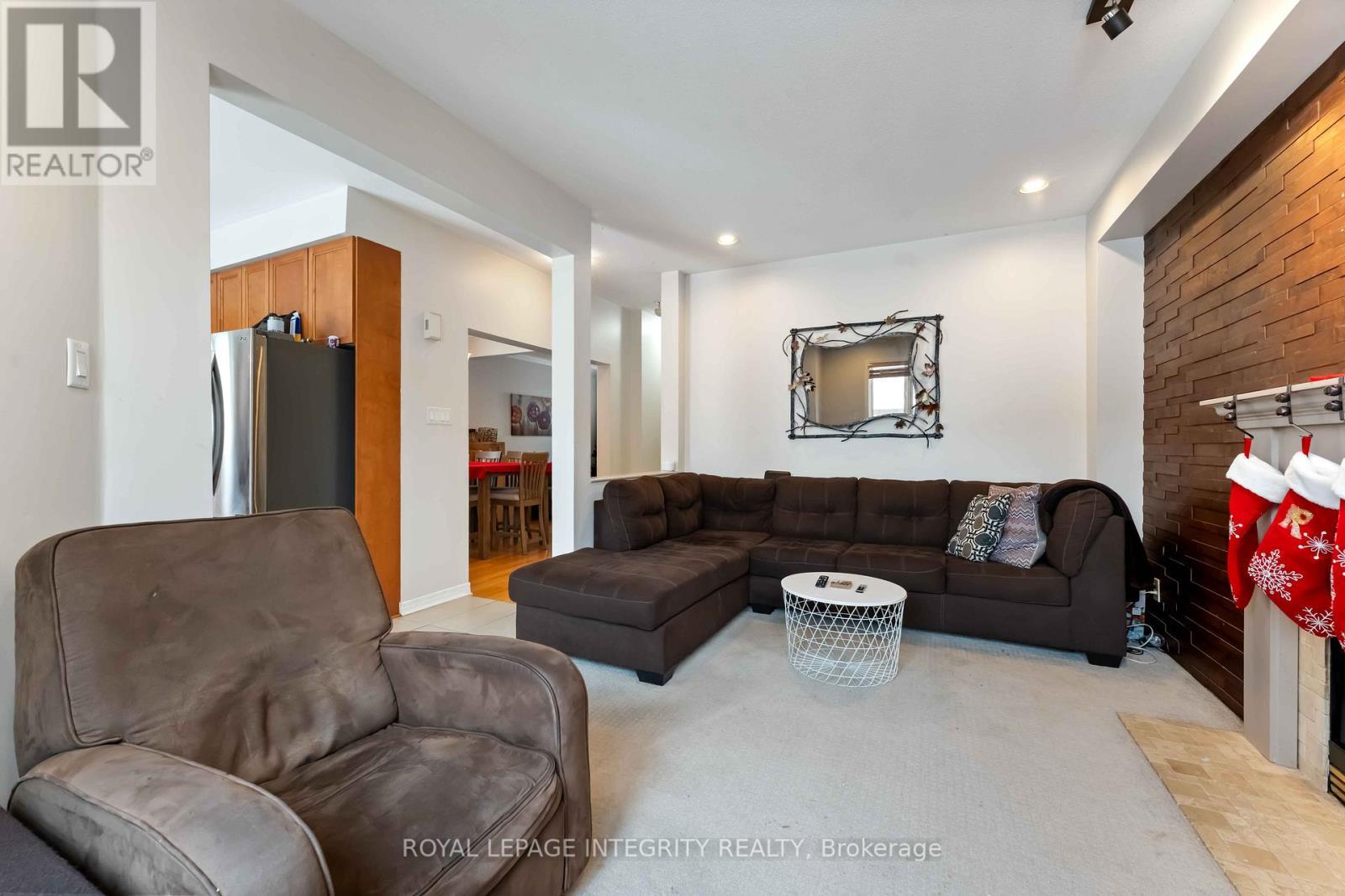2165 Sojourn Street, Ottawa, ON - Indoor Photo Showing Living Room