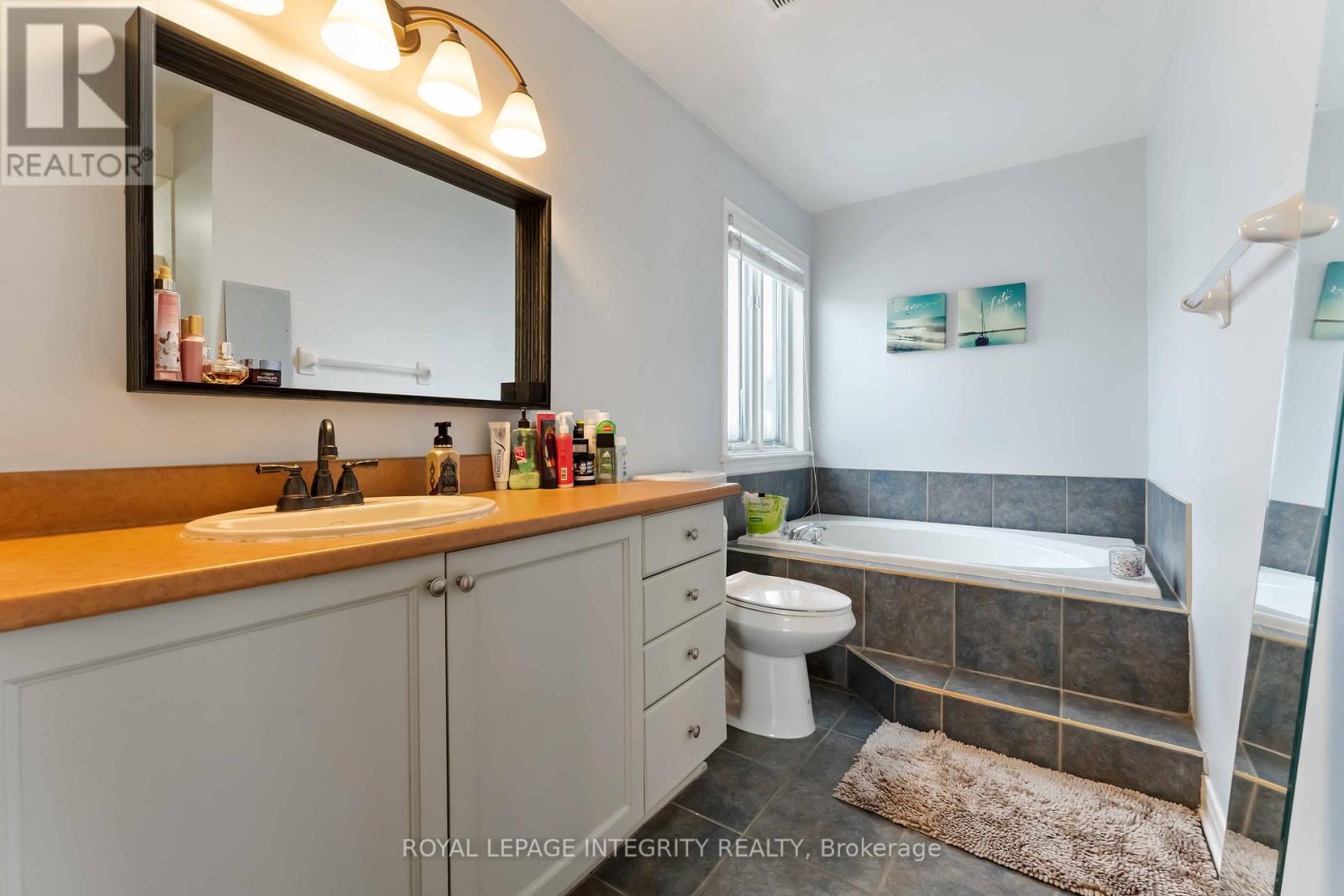 2165 Sojourn Street, Ottawa, ON - Indoor Photo Showing Bathroom