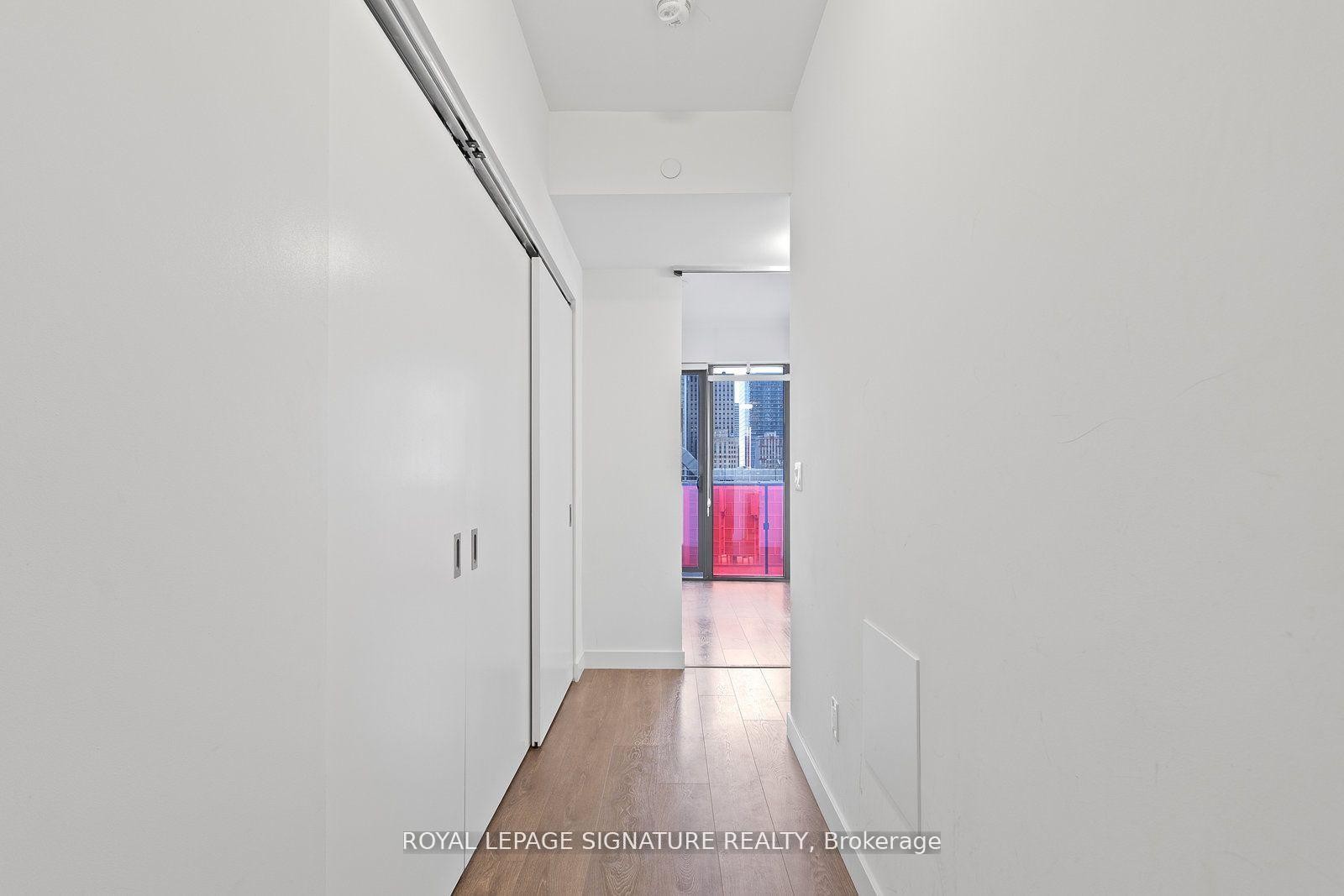 1311-215 Queen Street W, Toronto, ON - Indoor Photo Showing Other Room