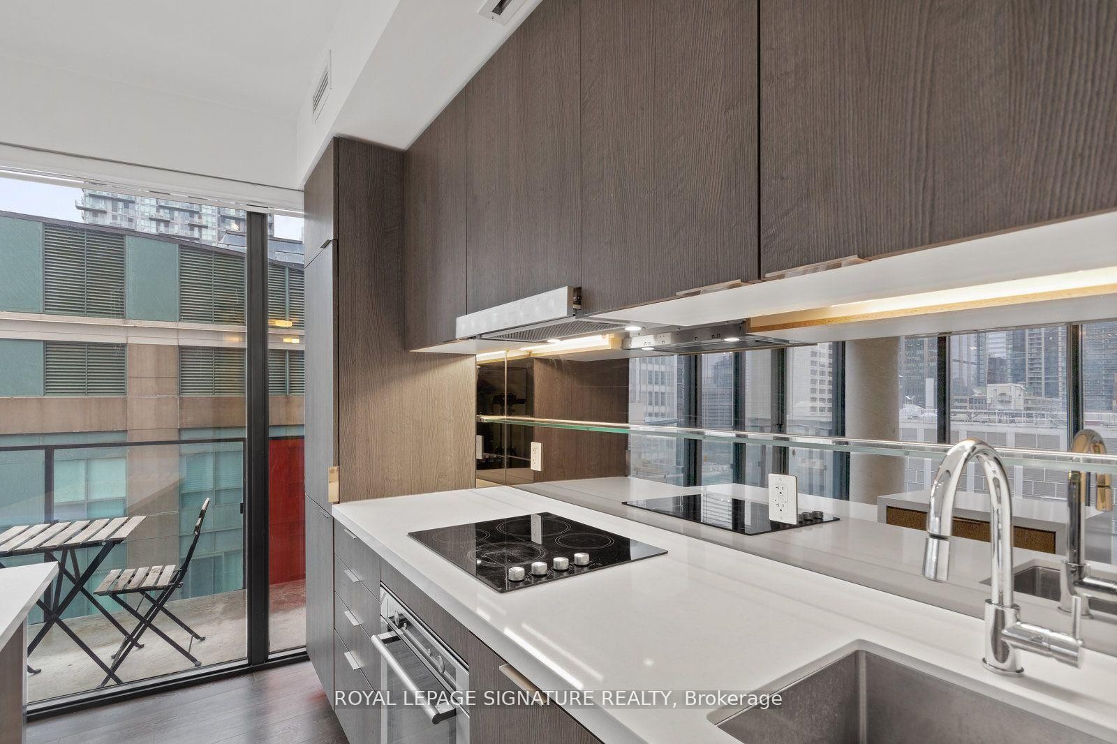 1311-215 Queen Street W, Toronto, ON - Indoor Photo Showing Kitchen