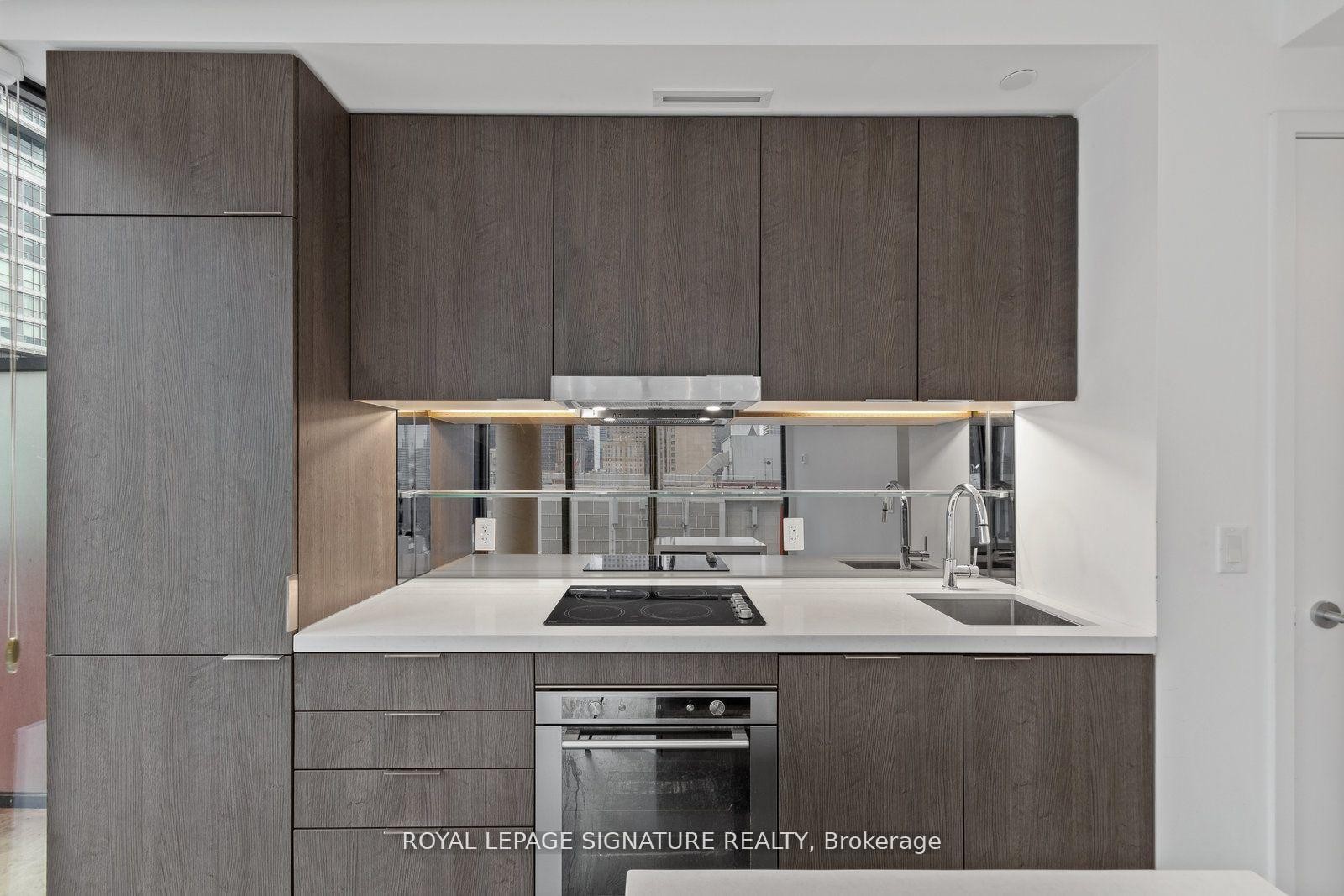 1311-215 Queen Street W, Toronto, ON - Indoor Photo Showing Kitchen