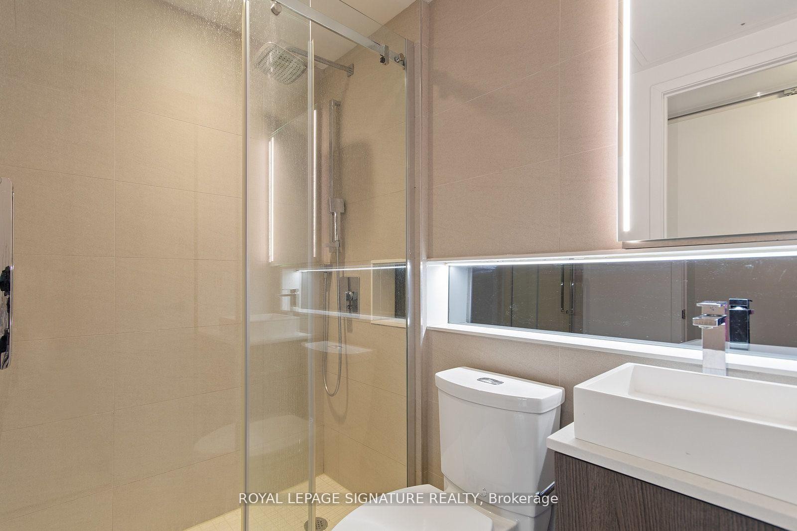 1311-215 Queen Street W, Toronto, ON - Indoor Photo Showing Bathroom