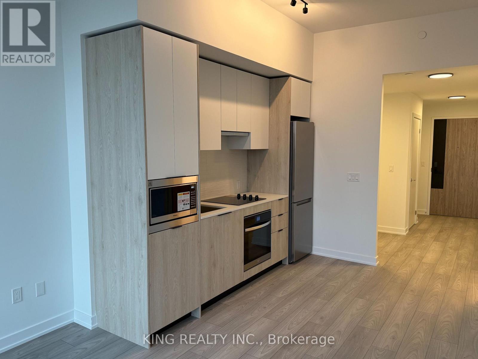 824 - 1007 The Queensway, Toronto, ON - Indoor Photo Showing Kitchen
