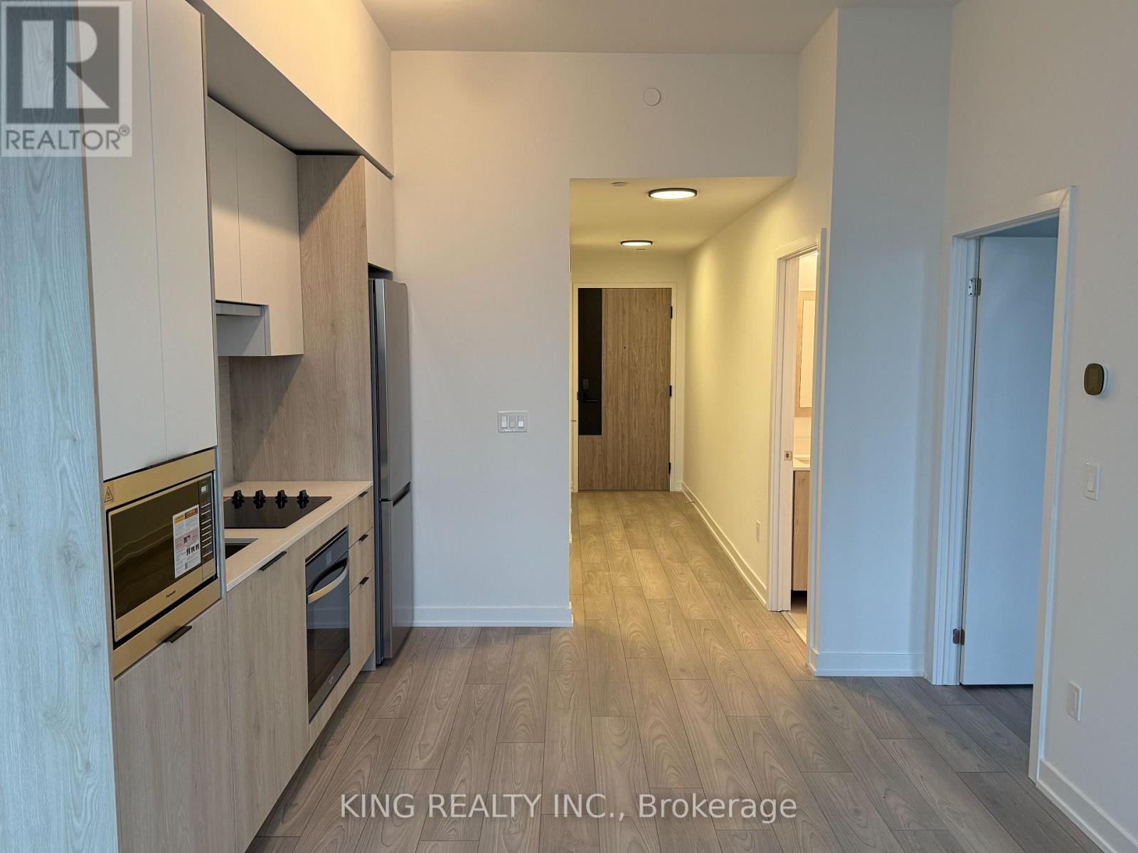 824 - 1007 The Queensway, Toronto, ON - Indoor Photo Showing Kitchen