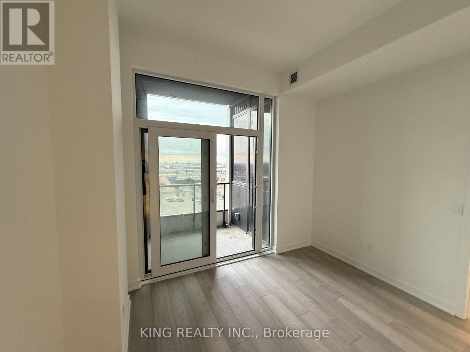 824 - 1007 The Queensway, Toronto, ON - Indoor Photo Showing Other Room