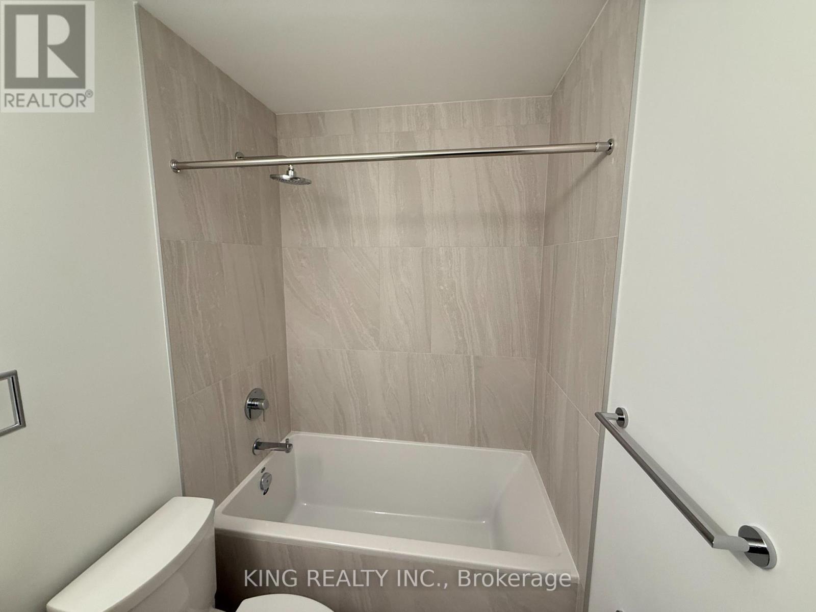 824 - 1007 The Queensway, Toronto, ON - Indoor Photo Showing Bathroom