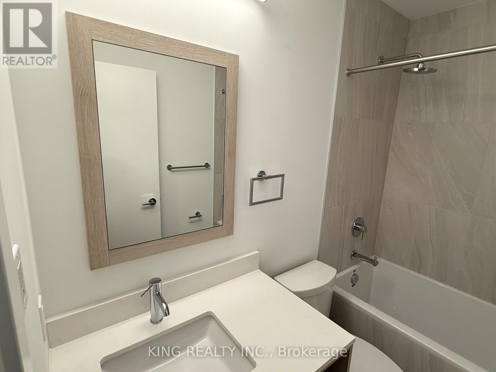 824 - 1007 The Queensway, Toronto, ON - Indoor Photo Showing Bathroom