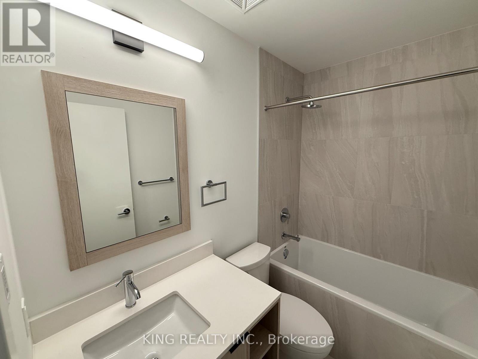 824 - 1007 The Queensway, Toronto, ON - Indoor Photo Showing Bathroom