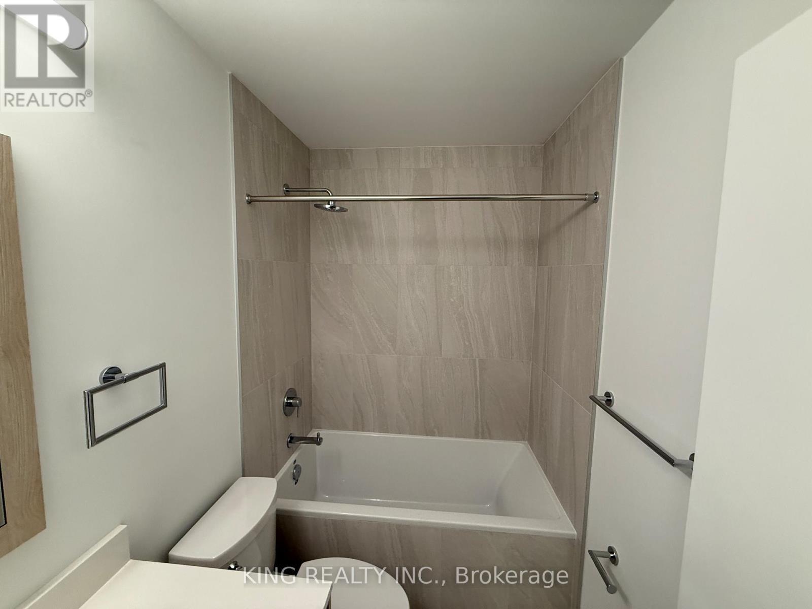 824 - 1007 The Queensway, Toronto, ON - Indoor Photo Showing Bathroom