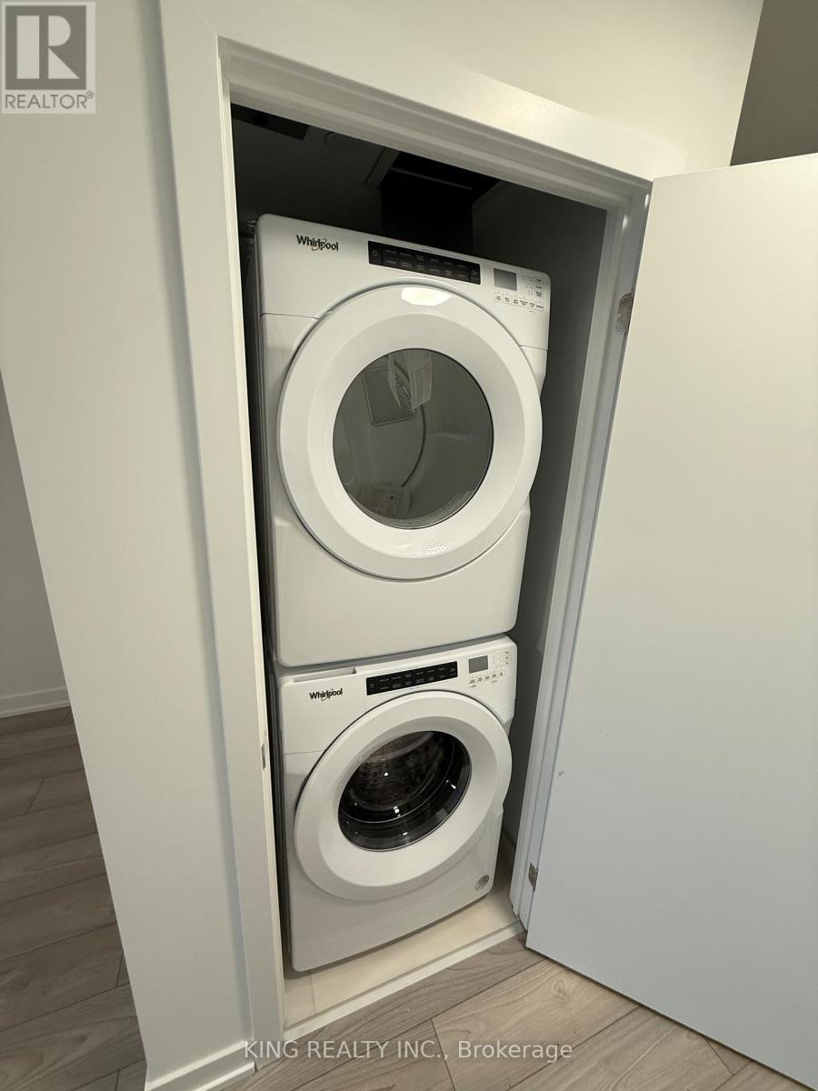 824 - 1007 The Queensway, Toronto, ON - Indoor Photo Showing Laundry Room