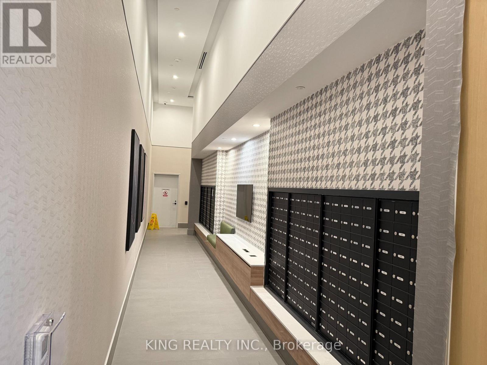 824 - 1007 The Queensway, Toronto, ON - Indoor Photo Showing Other Room