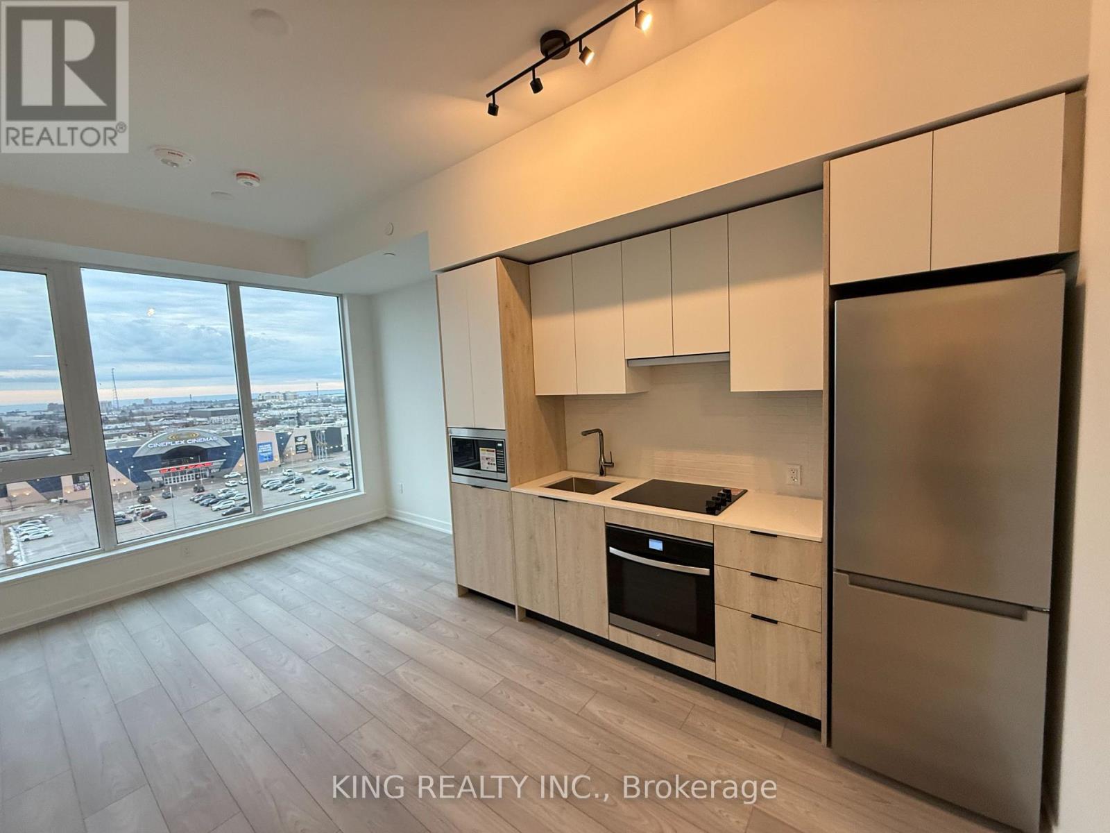 824 - 1007 The Queensway, Toronto, ON - Indoor Photo Showing Kitchen