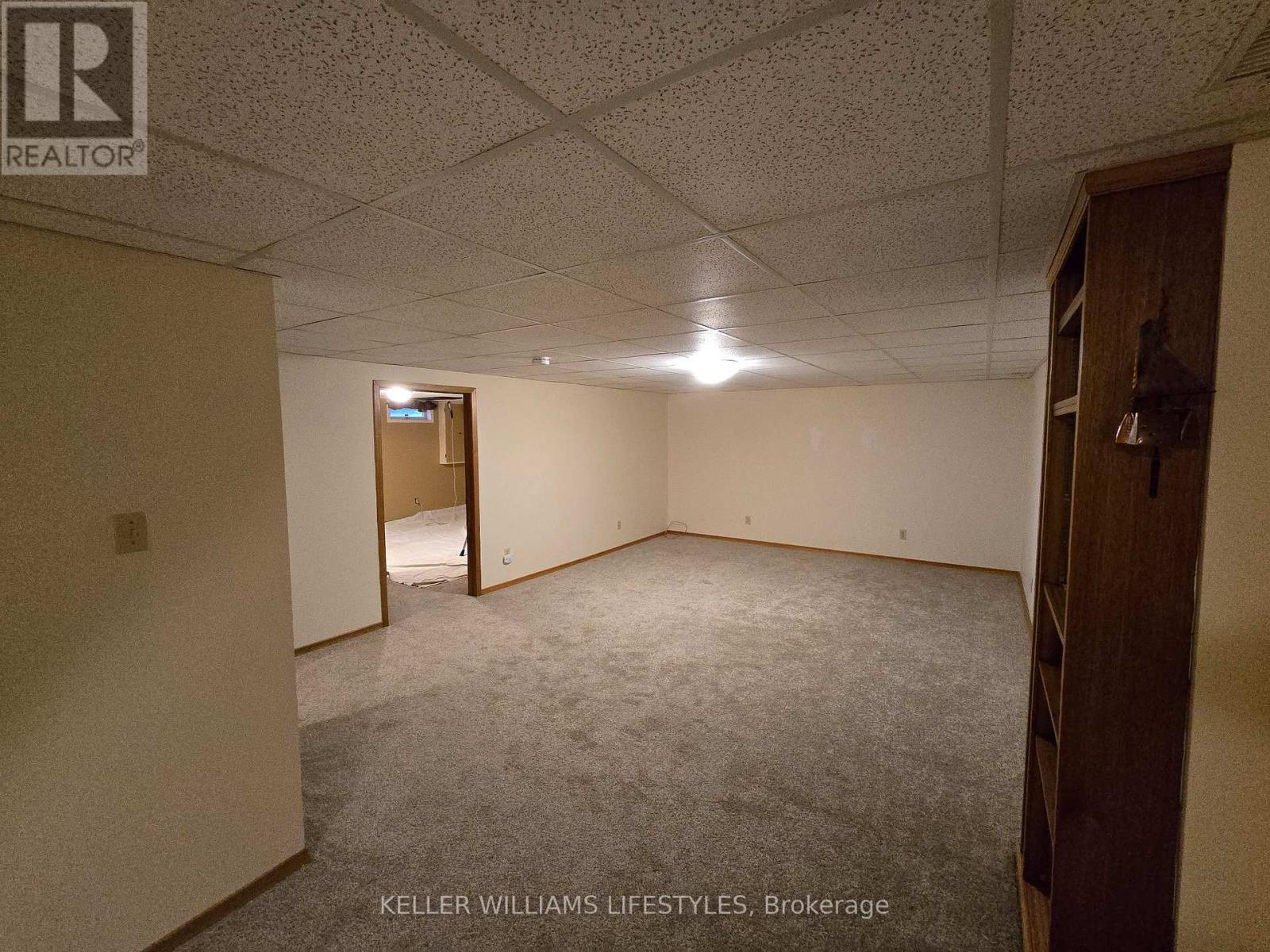 33 - 65 Fiddlers Green Road, London North (North P), ON - Indoor