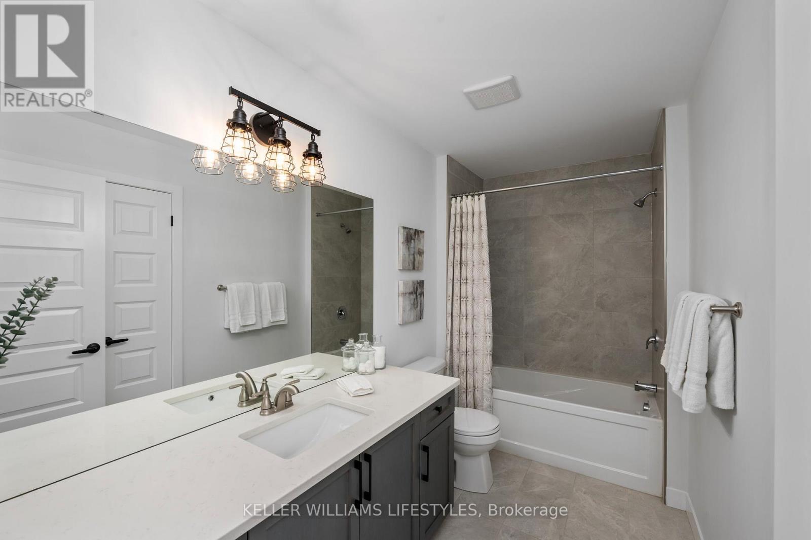 252 Doan Drive, Middlesex Centre, ON - Indoor Photo Showing Bathroom
